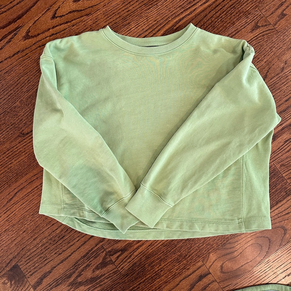 J. Crew Women's  Green Sweatshirt- Vintage!👌